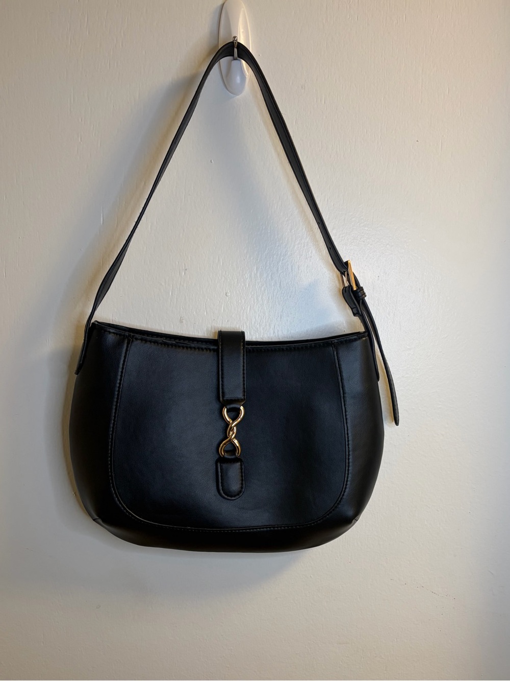 A New Day Black Shoulder Bag Gold Hardware Adjustable Strap Y2K Purse